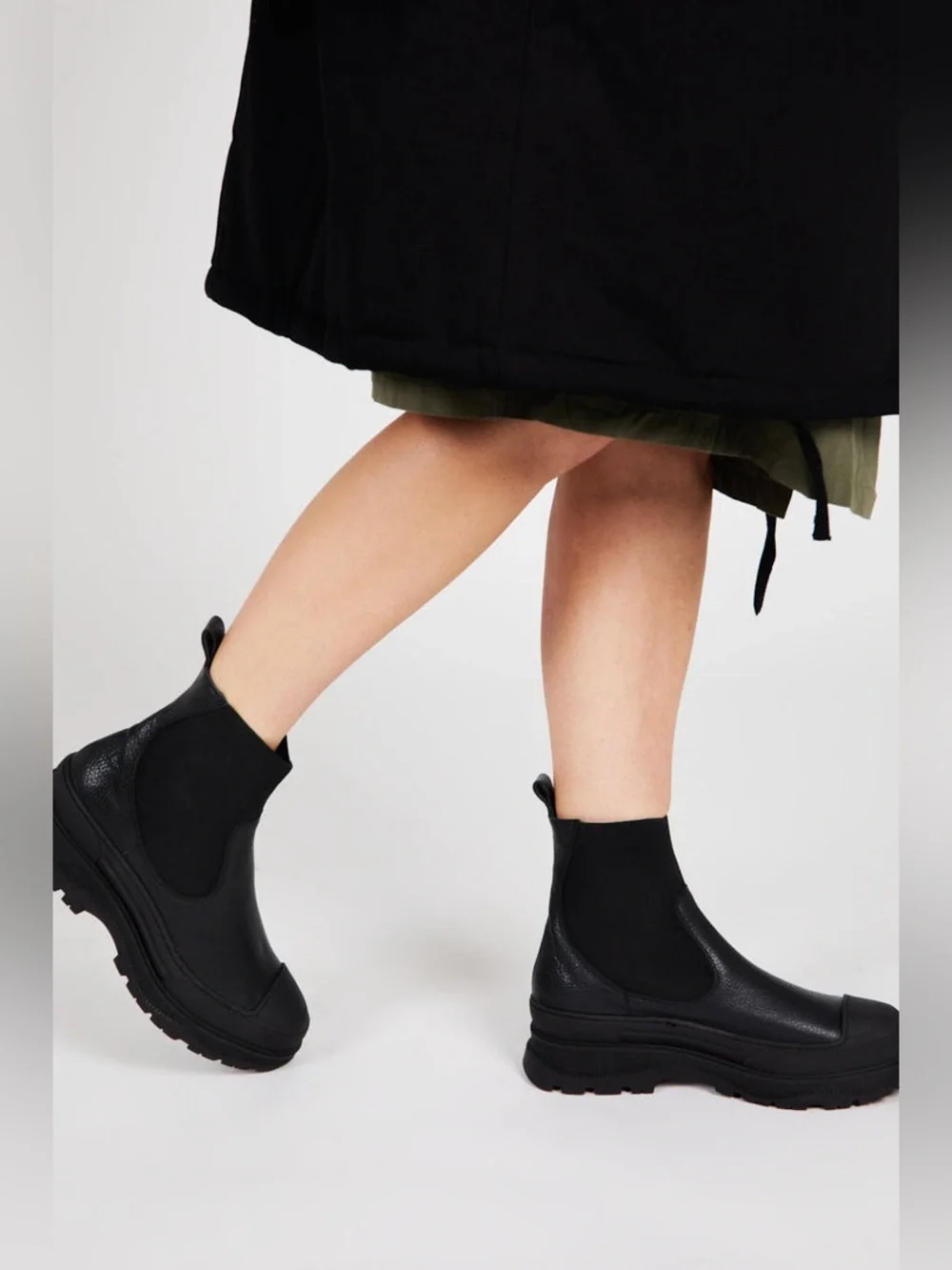 NWOB Intentionally Blank Court Chelsea Boots  Size: Men’s 7-7.5 or Women’s 9-9.5